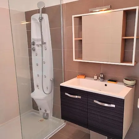 Agreable Avec Vue A - 30 M² Avec Acces